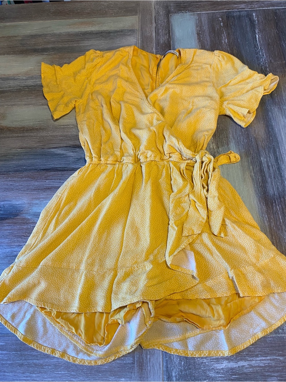 Abercrombie & Fitch yellow polka dot romper size Small
